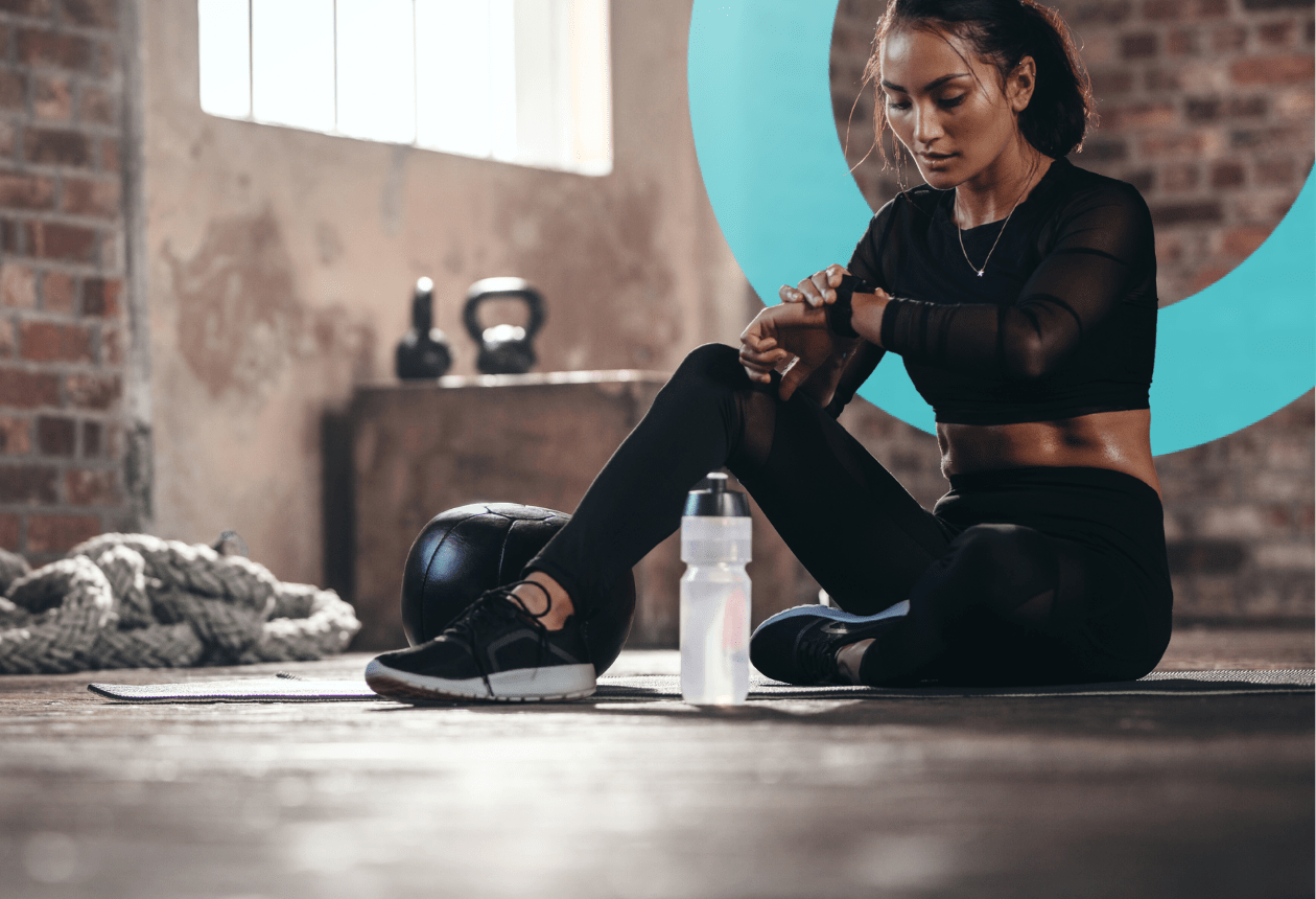 Zajęcia grupowe czy treningi personalne – co lepiej działa w klubie fitness?